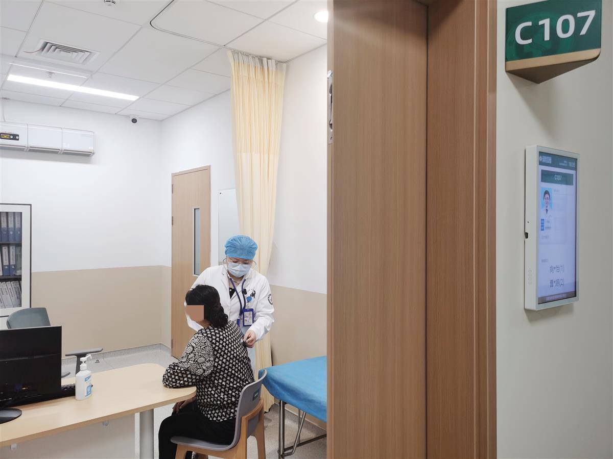 武漢市中心醫(yī)院高溫天氣便民舉措 黃昏門診與清涼驛站提升就醫(yī)體驗(yàn)